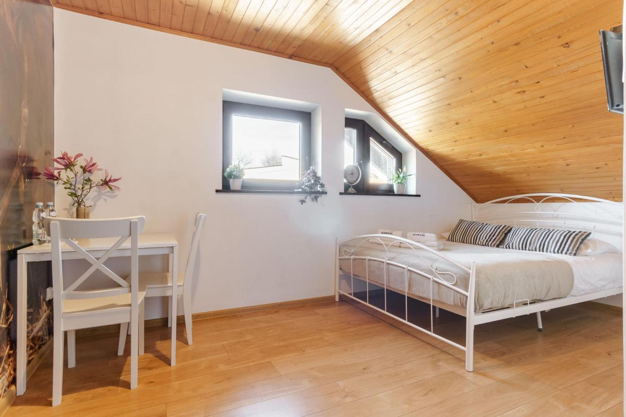 Pokoje Goscinne Cheval Krakow Ngoại thất bức ảnh